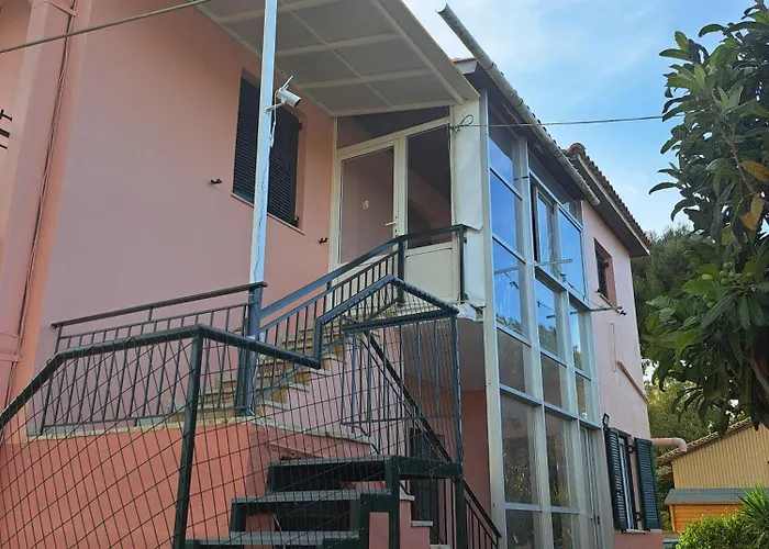 Giorgos House *