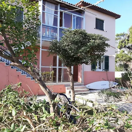 Giorgos House *