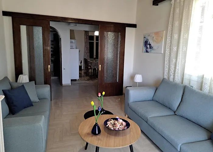 Giorgos House *