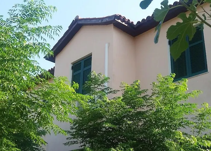 Giorgos House *